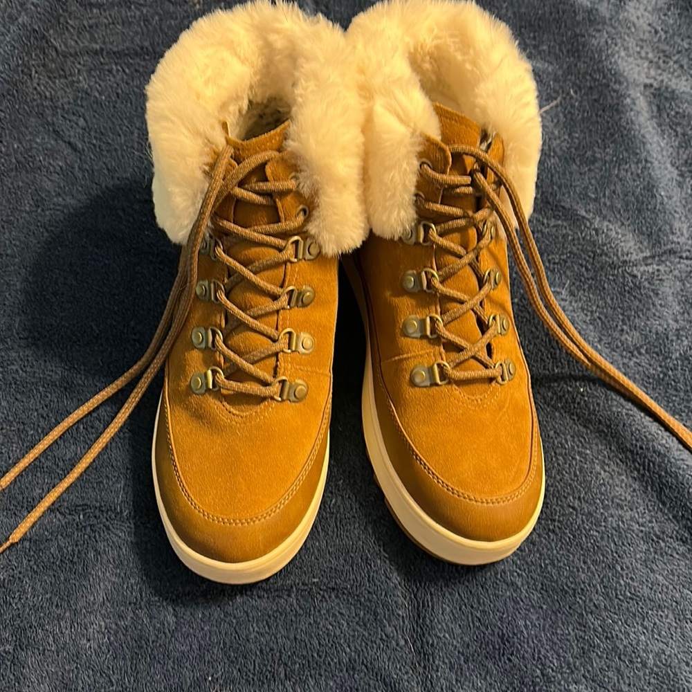 Ugh Koolaburra Women’s Boots Size 10